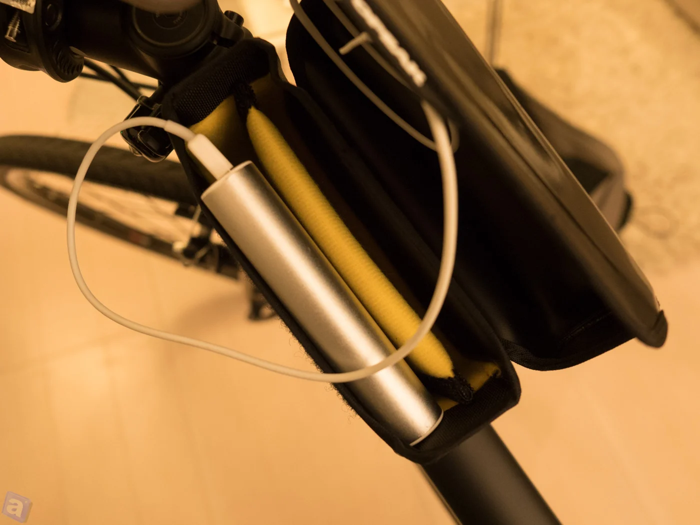 モバイルバッテリーは縦に収納