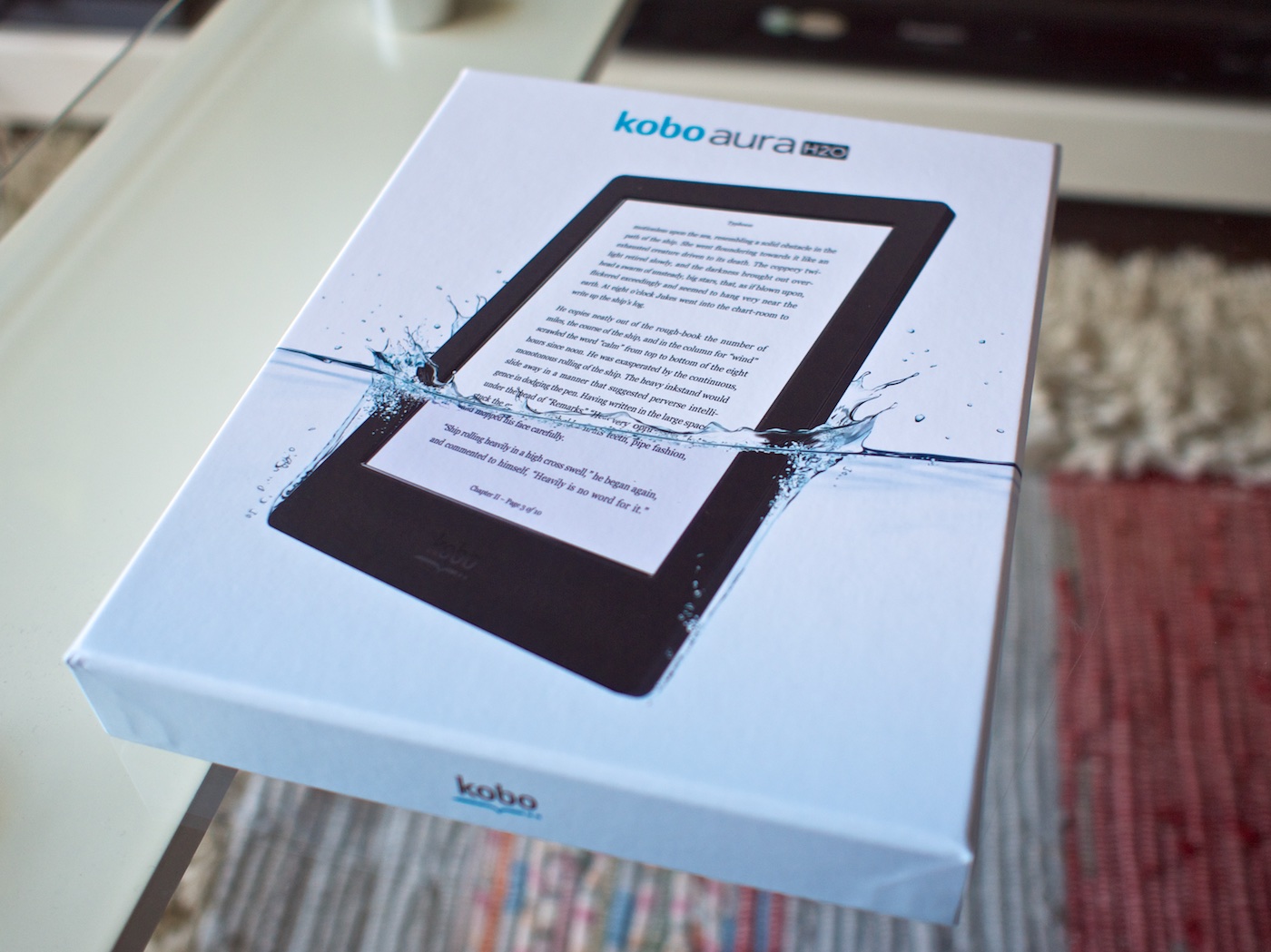 Kobo Aura H2O 専用カバー付　新品購入後使用10回程度　風呂で使用可 Kobo Aura H2O 専用カバー付 新品購入後使用10回程度 風呂で使用